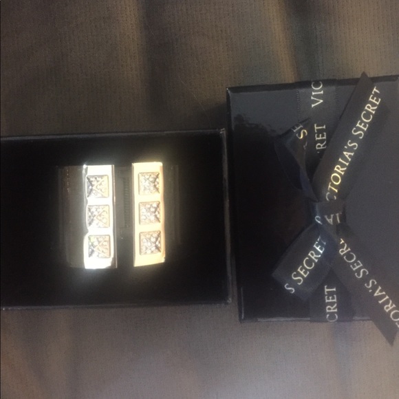 Victoria’s Secret cuff - Picture 2 of 4