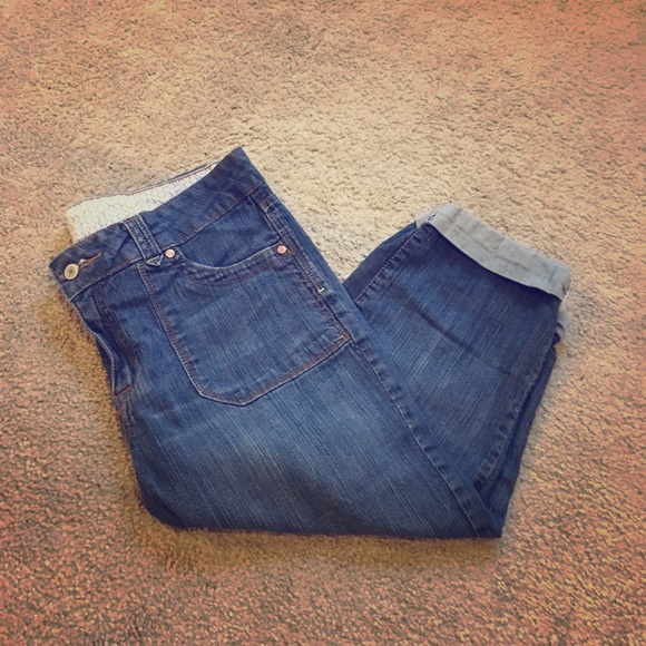 Faded Glory Pants - EUC Med Wash Cuffed Capris