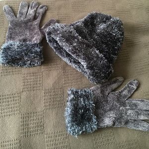Navy blue "furry" beanie and matching gloves