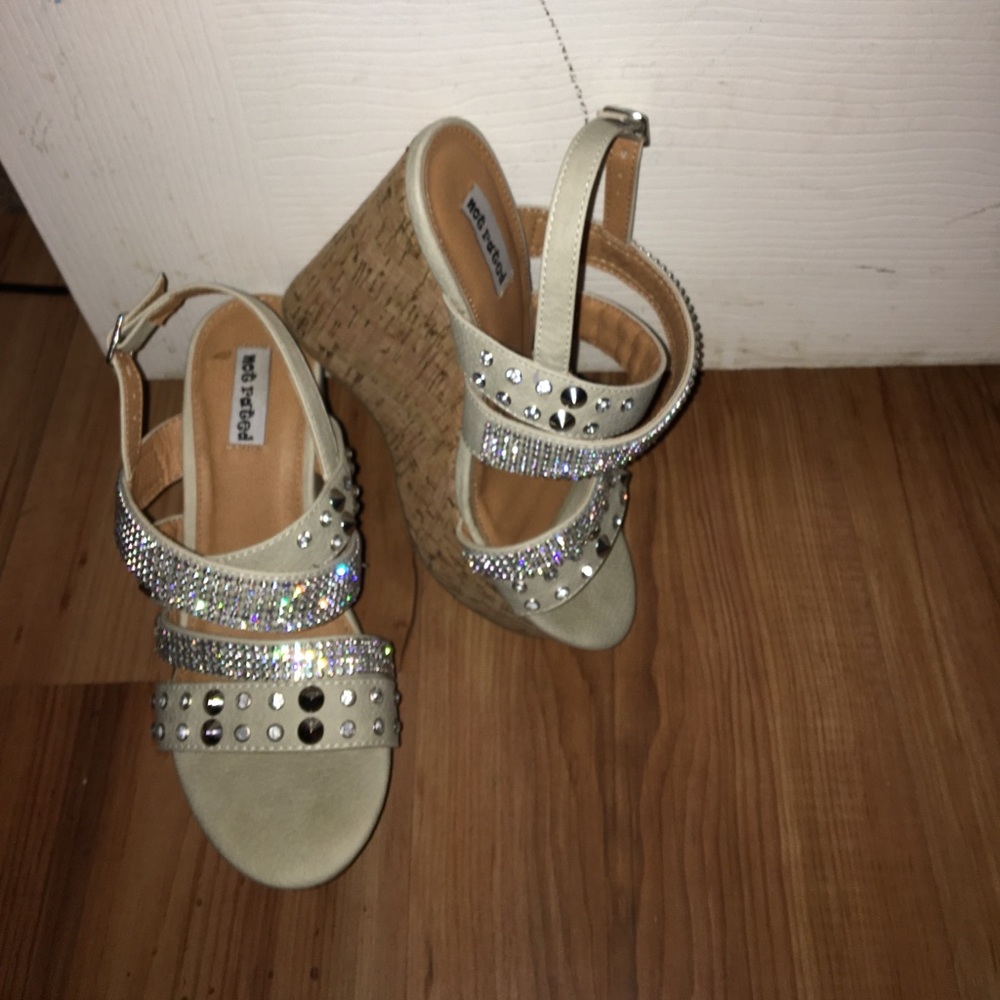 Hardly warn wedges