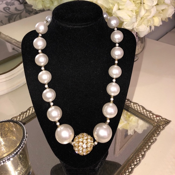 Jewelry - Costume Pearl Necklace