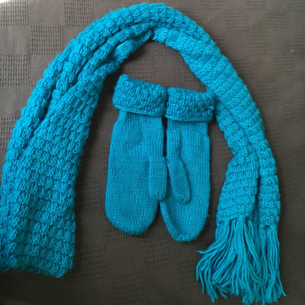 Turquoise scarf and mitten set. Never worn!