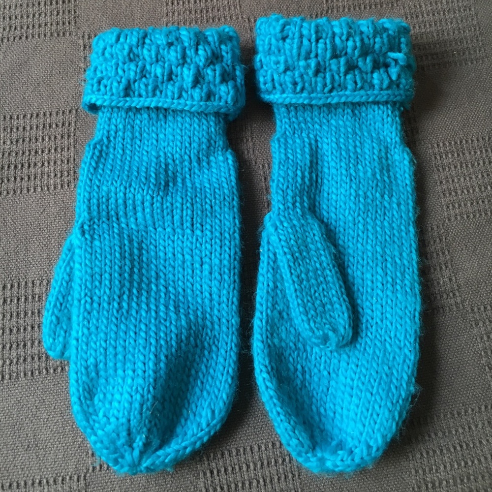 Turquoise scarf and mitten set. Never worn! - Picture 2 of 2