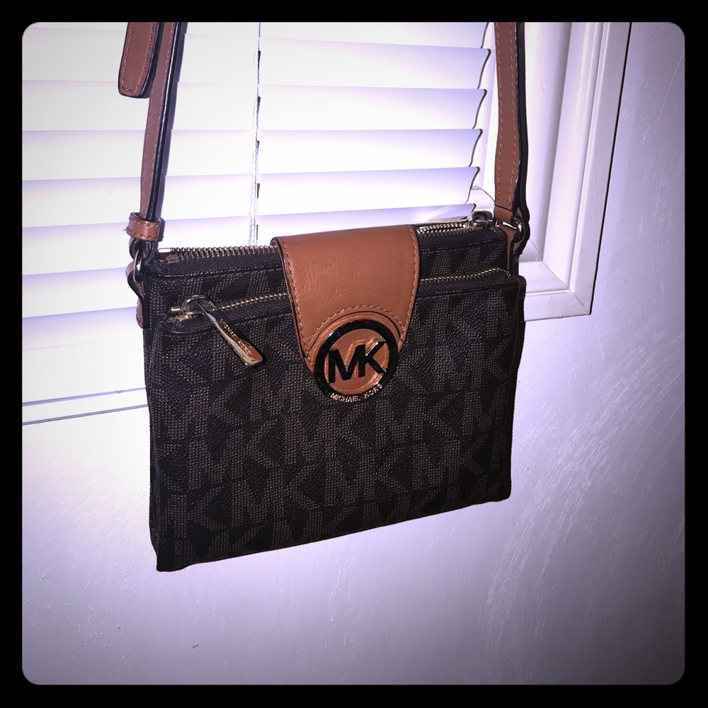 Michael Kors messenger crossbody bag