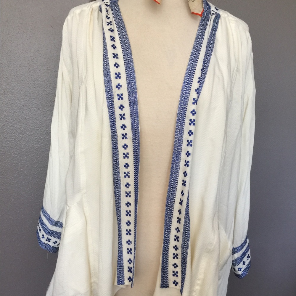 ❌SOLD❌ Creamy white & blue cape / robe /tunic