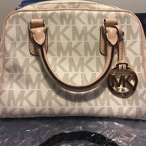 Michael Kors Satchel Signature Monogram