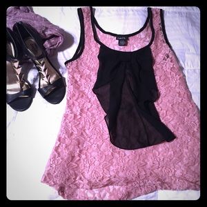 Beautiful bow tank top! 👚🎀