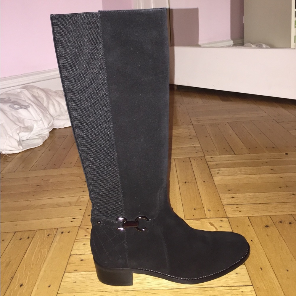 tall black Italian boots