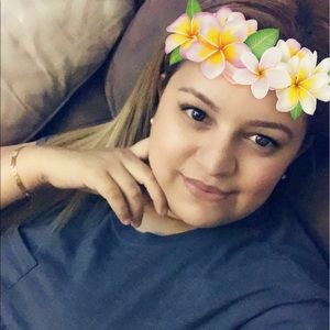 Meet your Posher, Claudia