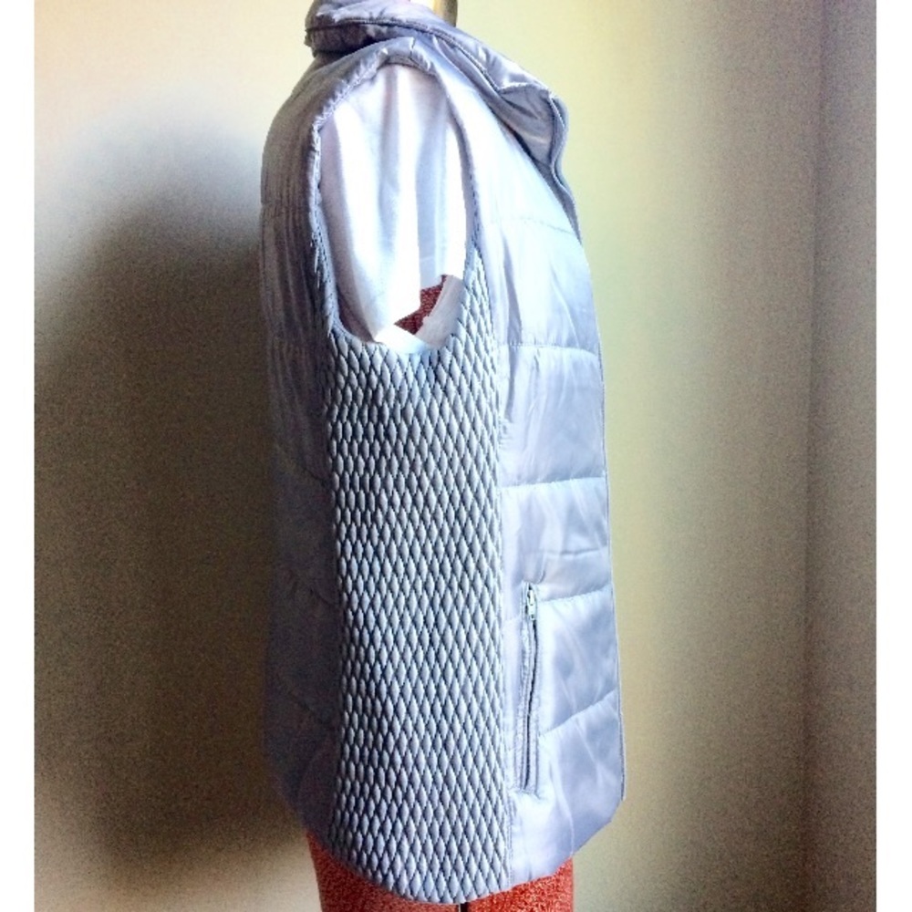 🦋SALE Liz Claiborne lightweight gray puffer vest.