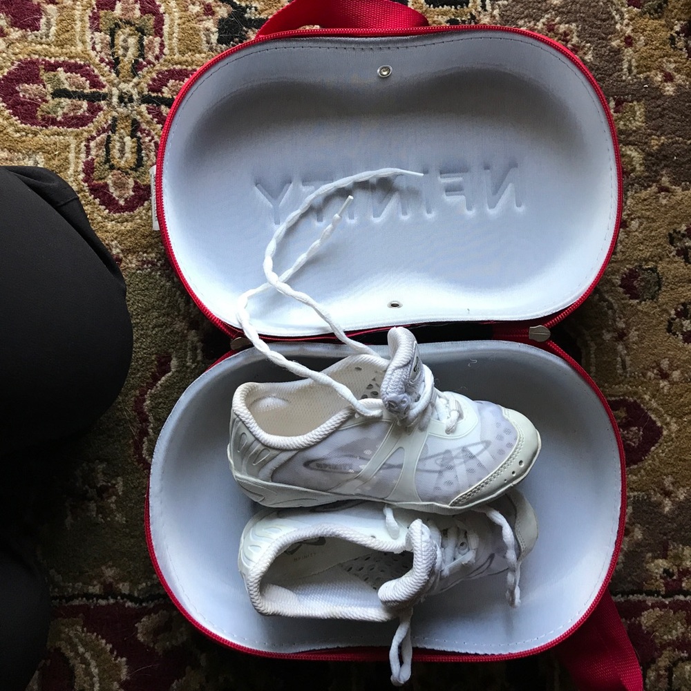 Kids Infinity Cheer shoes with case