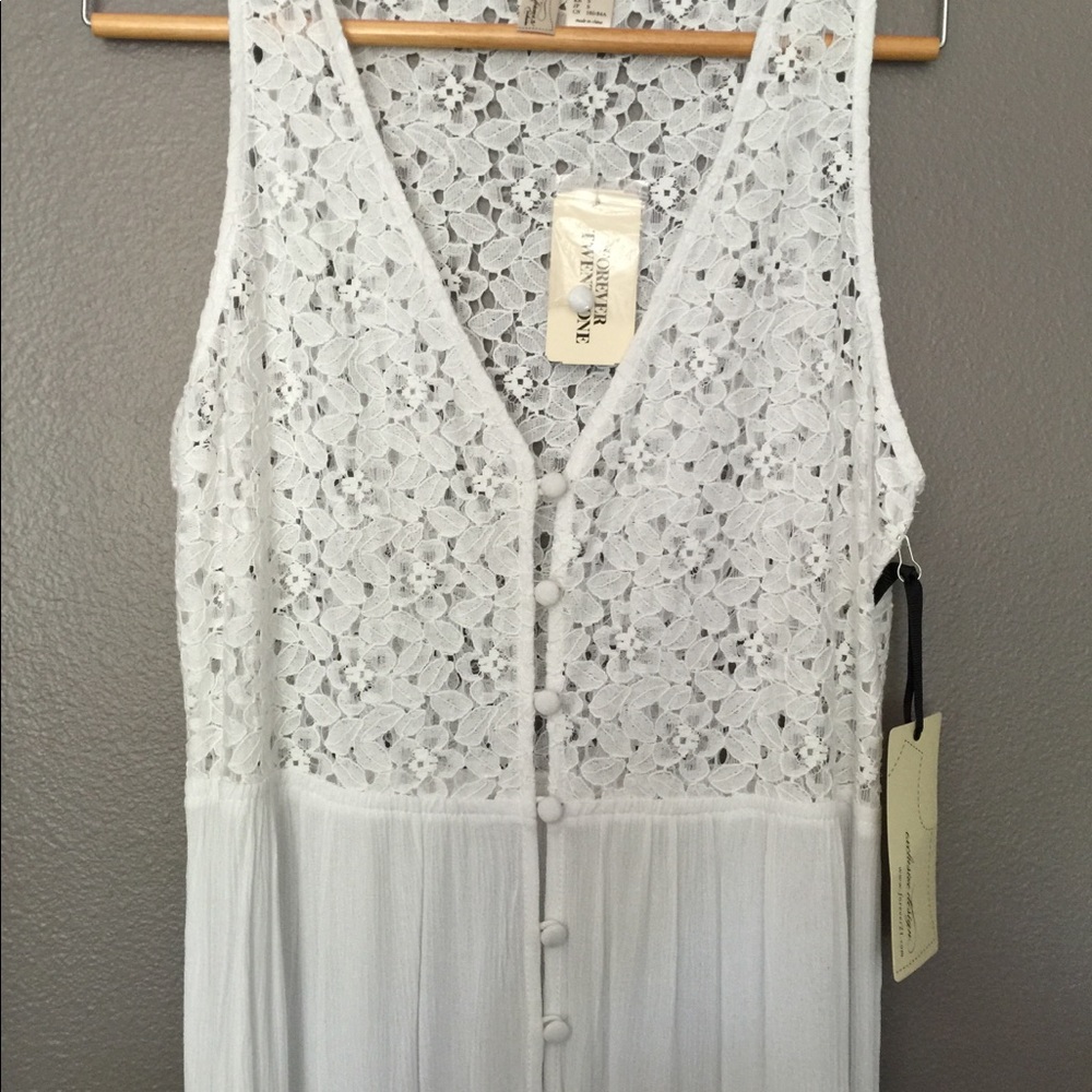 ❌SOLD❌ 
White boho maxi dress / duster.