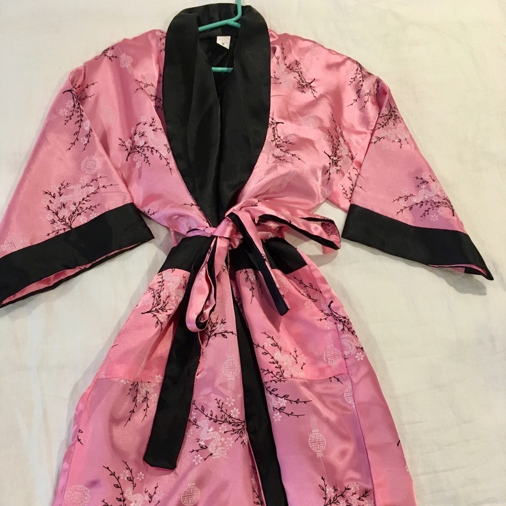 Pink satin kimono robe with embroidered dragon!