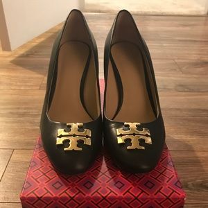 LIKE NEW TORY BURCH BLACK PUMPS!! Size 9.5 LIKE NEW TORY BURCH BLACK PUMPS!! Size 9.5