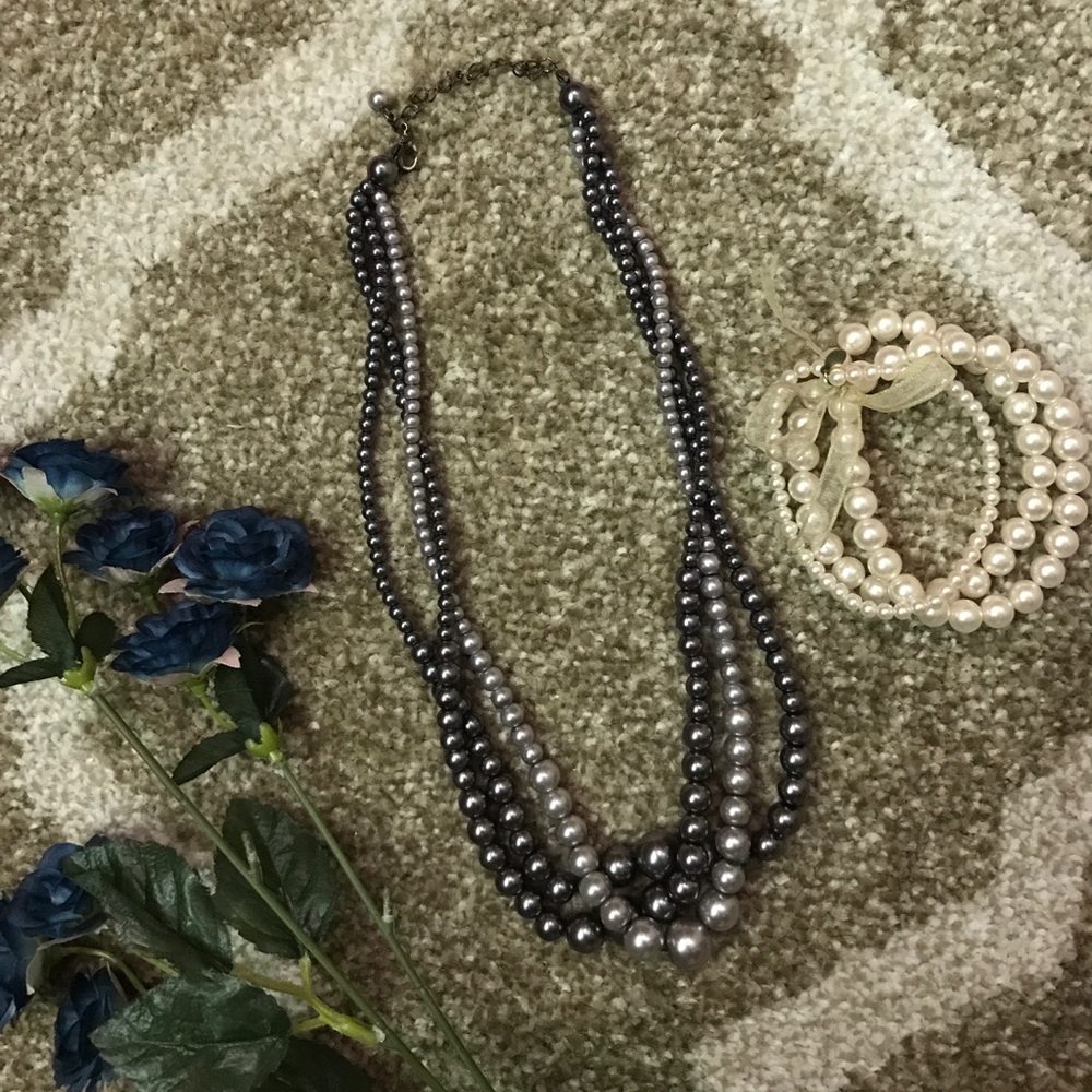Pearl necklace and bracelet