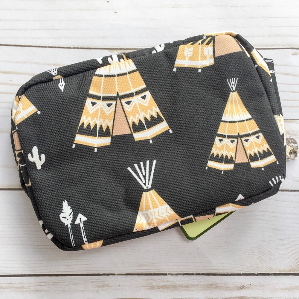 🌵Pop Up Makeup Bags🌵 - Picture 2 of 4