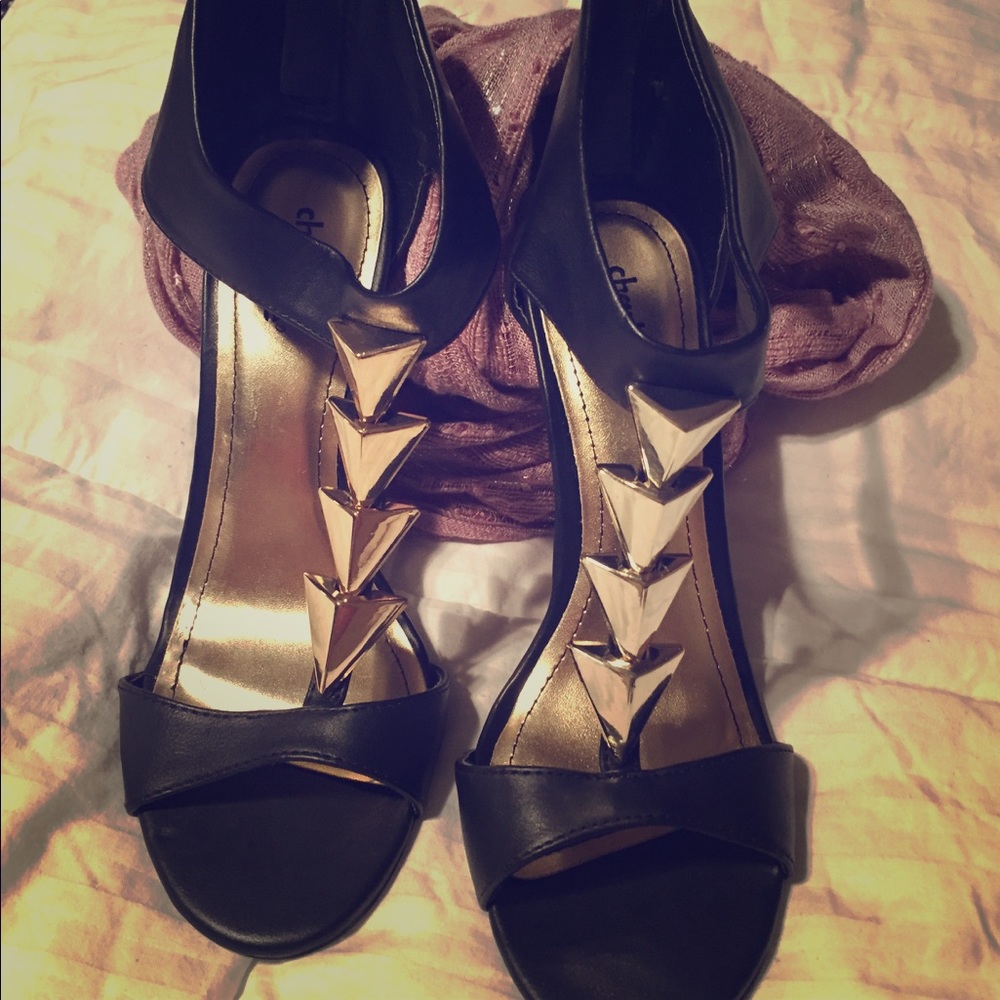 Blowout Black Heels! 👠🖤