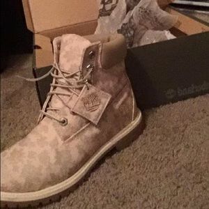 Limited edition timberlands (camo)