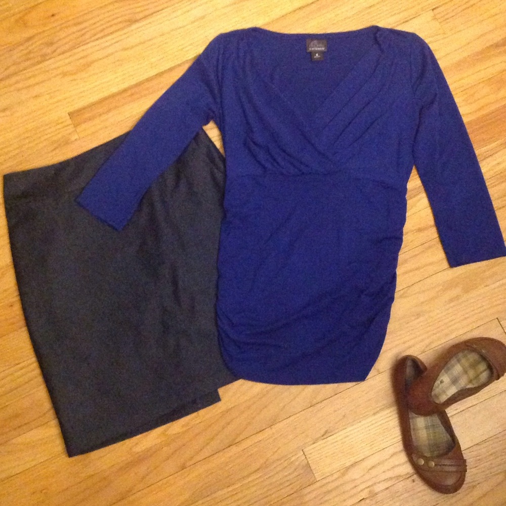 Blue maternity/nursing top