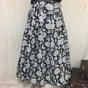 Casual Chic Liz Claiborne Skirt