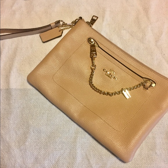 Coach Polished Pebbled Leather Clutch. - Picture 1 of 7