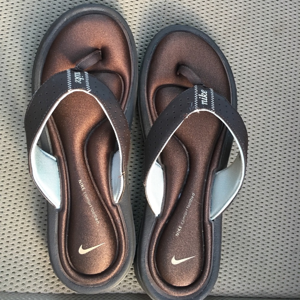 Nike flip flops size 8. Great condition!