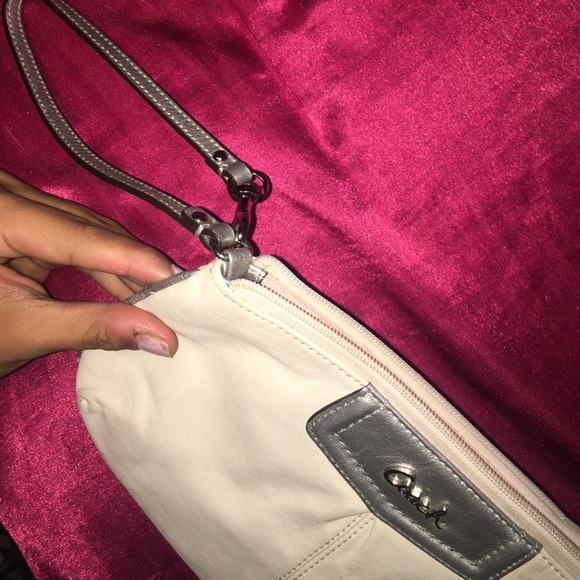 Small coach wristlet - Picture 4 of 4