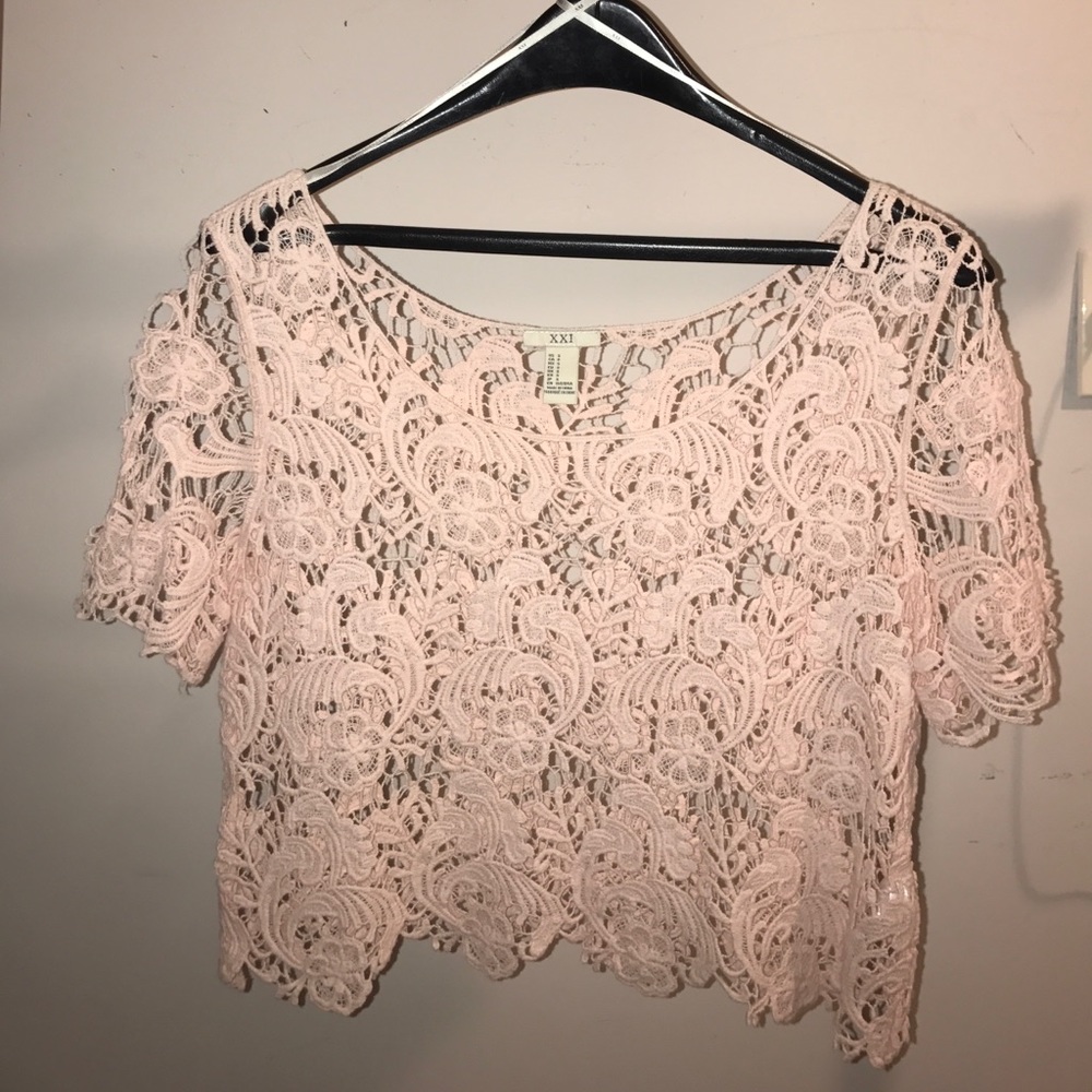 Luscious lacy top 🌸