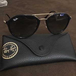 Ray-Ban 4253 in black gold with gray gradient lens