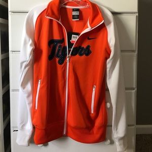 Detroit Tigers zip up