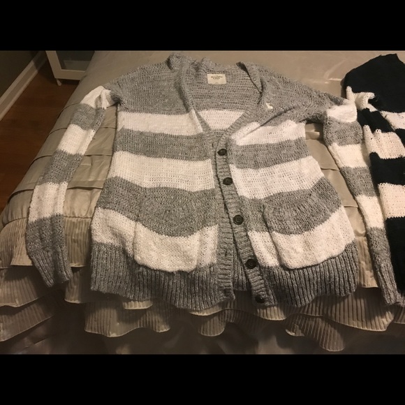 Abercrombie and Fitch knitted cardigan - Picture 1 of 3