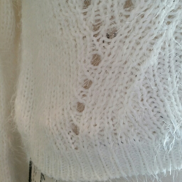 DIVIDED Fuzzy Crop Sweater - Picture 4 of 4