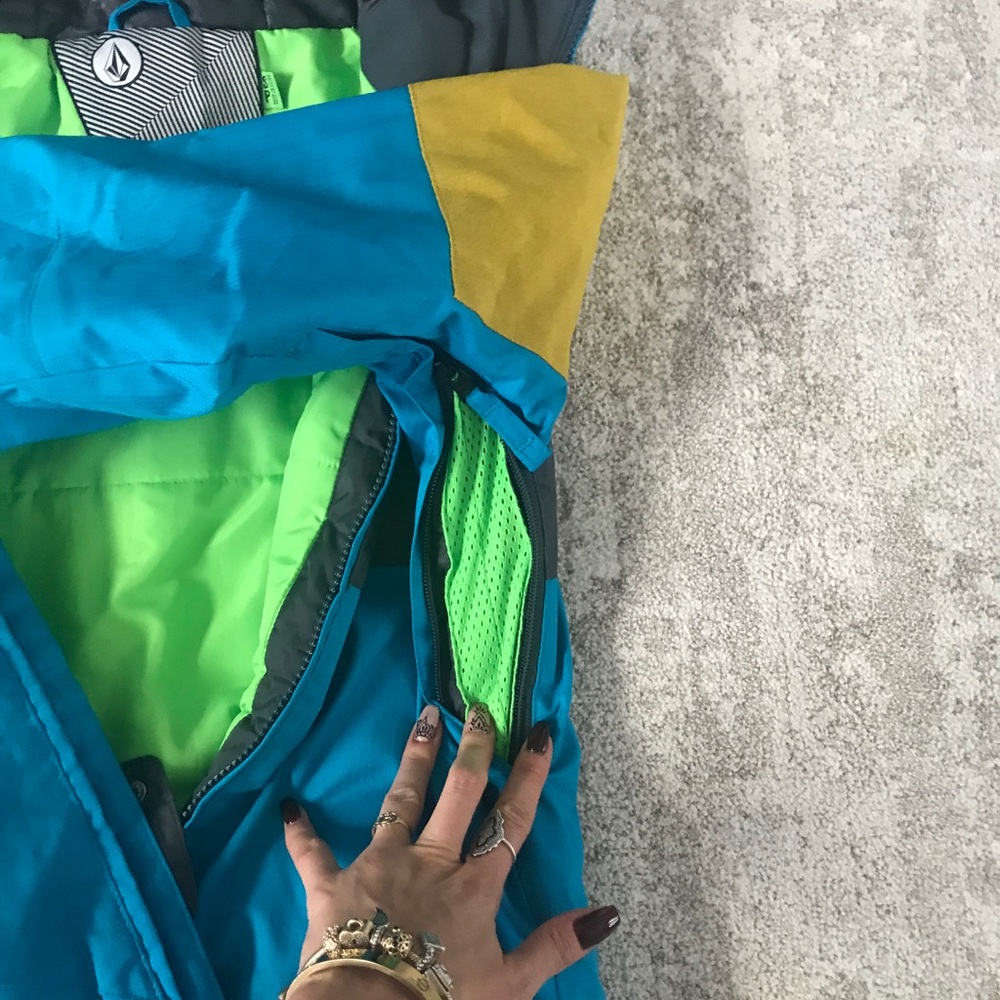 Volcom ski jacket - Picture 2 of 5