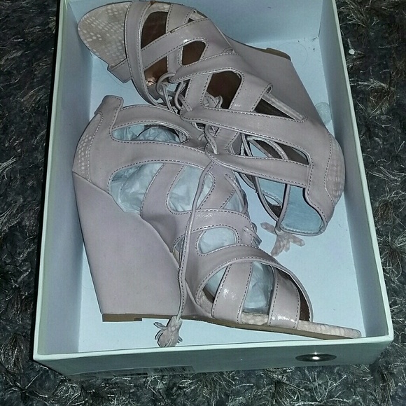 Brand new nude open toe lace up wedge never worn - Picture 2 of 4