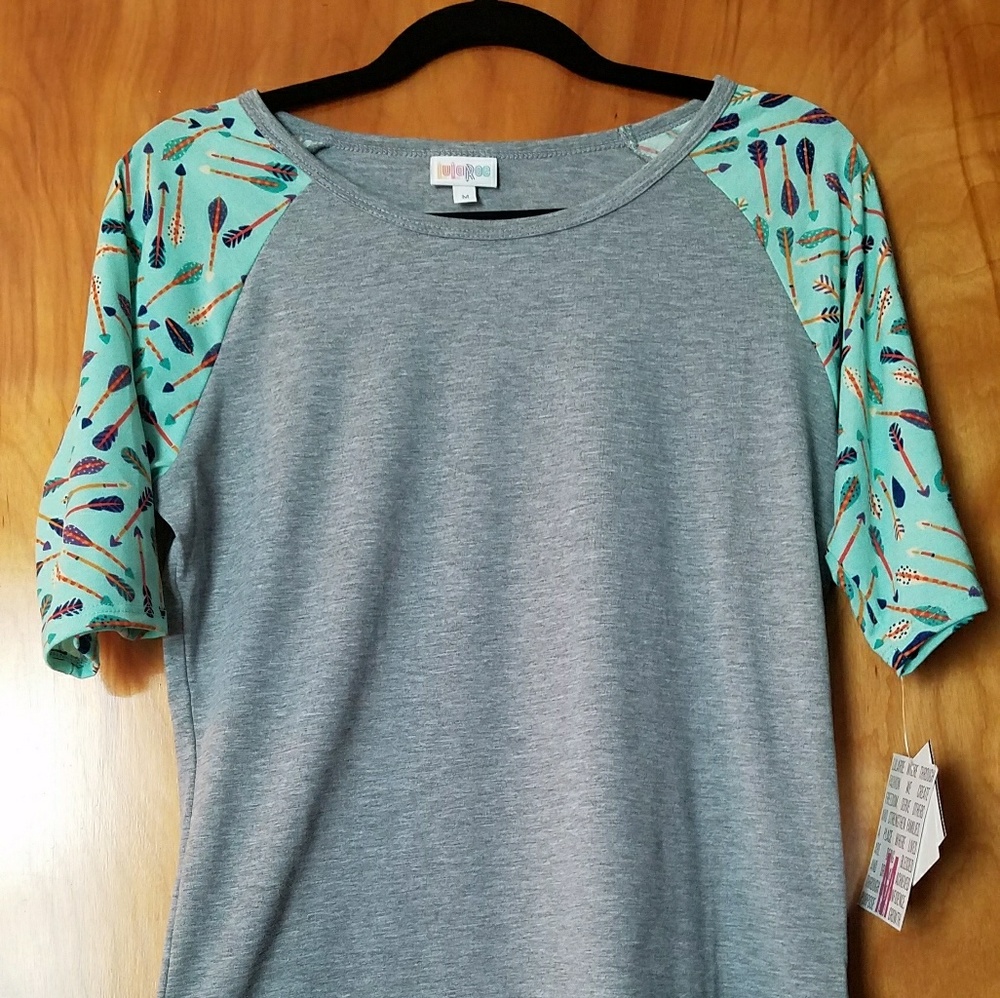 NWT Lularoe Gigi Top