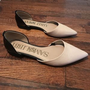 Pointed Toe Flats 💕