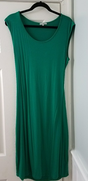 Green dress with back cutout - Picture 2 of 2