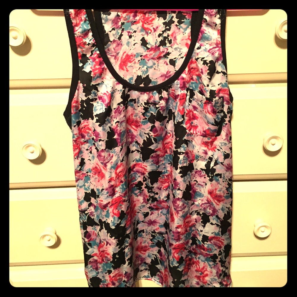 Fantastic Floral Tank Top! 👚🌸💐