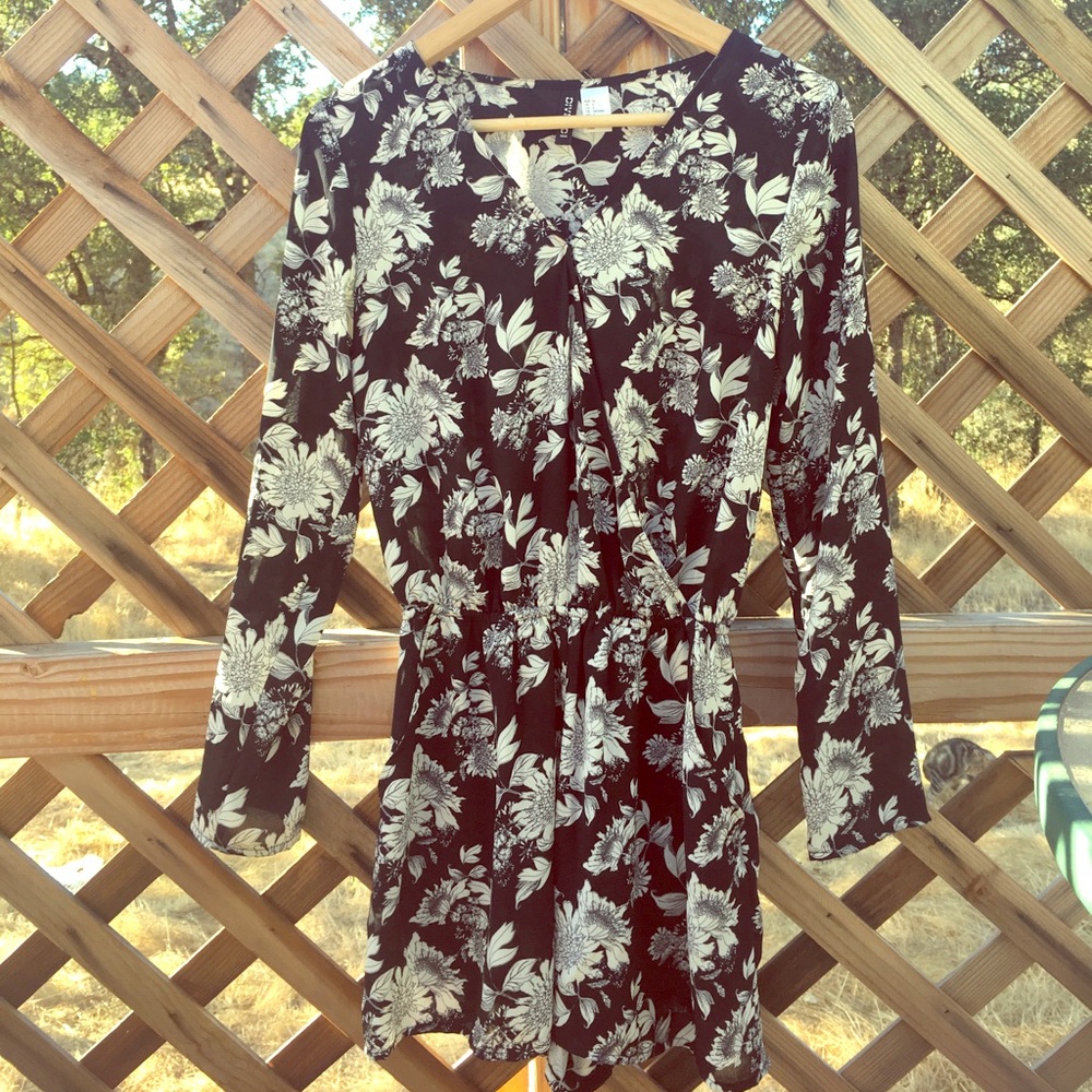 🍂H&M Divided Long Sleeve Romper 🍂