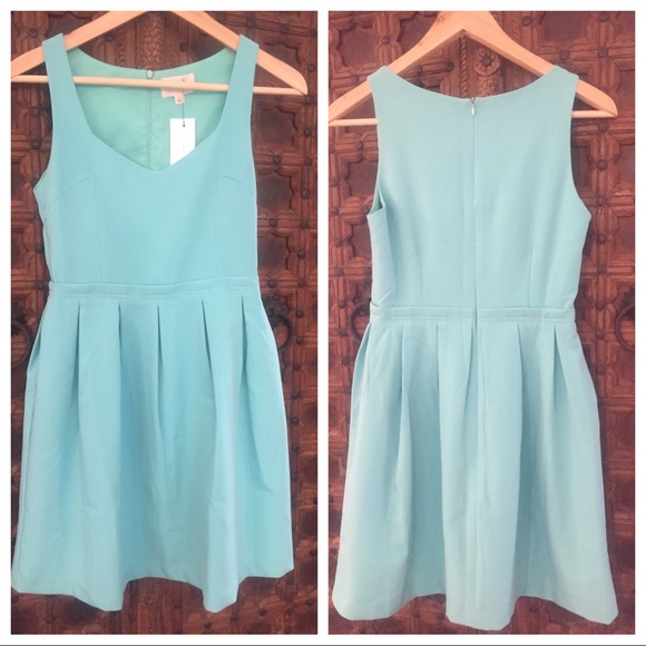 EXQUISITE DRESS - Picture 2 of 8