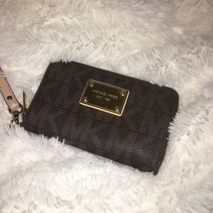 Michael Kors Wristlet Wallet