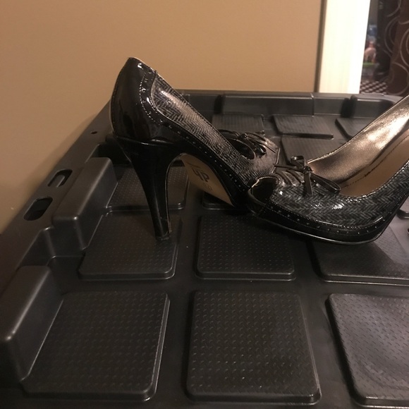 Heels - Picture 3 of 4