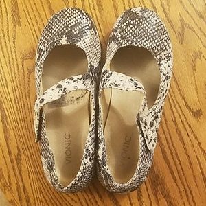 Faux snake skin vionic mary jane style shoes