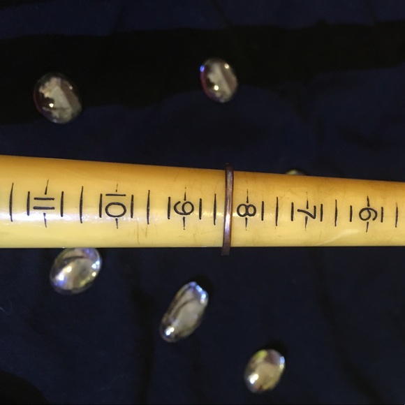 Size 8.25 square silver diamond gem ring - Picture 2 of 3