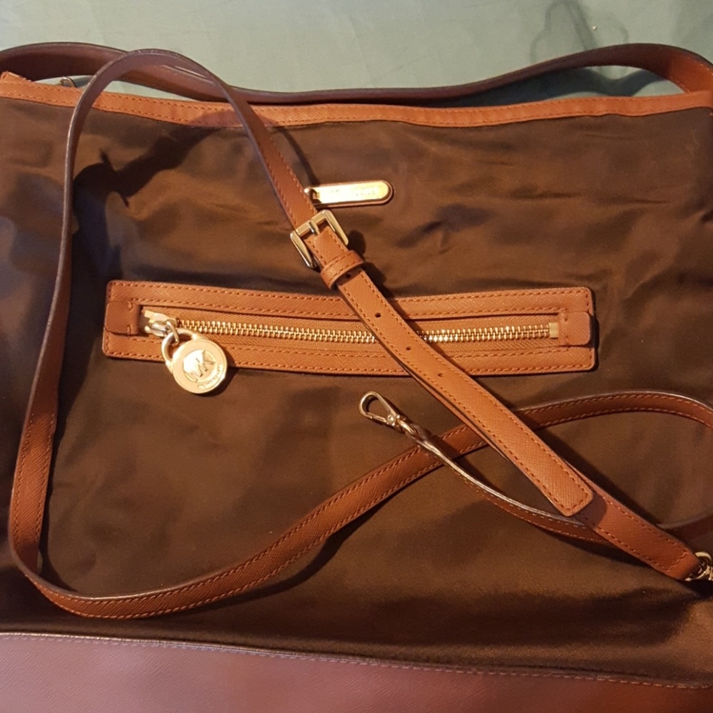 MK Purse - Picture 3 of 8