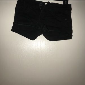 Black low waisted shorts!!