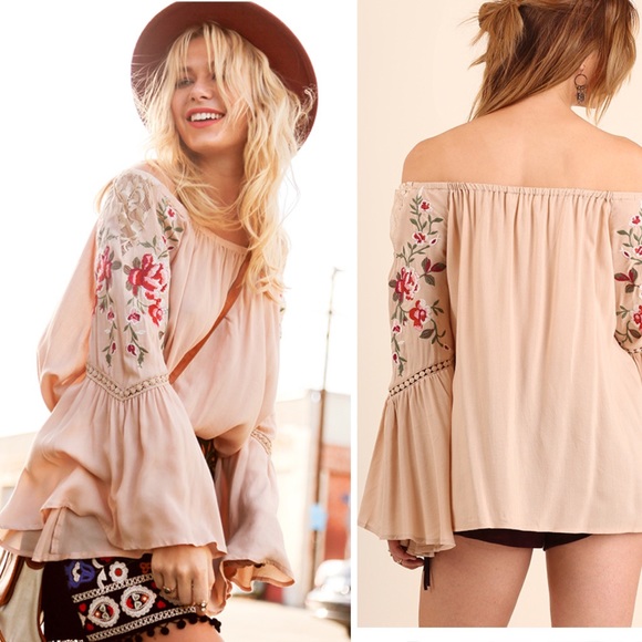 Savannah's Stunning Embroidered Top 💙Host Pic - Picture 2 of 5