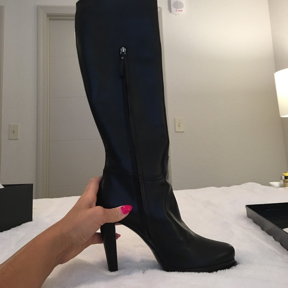 Giorgio Armani black leather healed boots - Picture 7 of 8