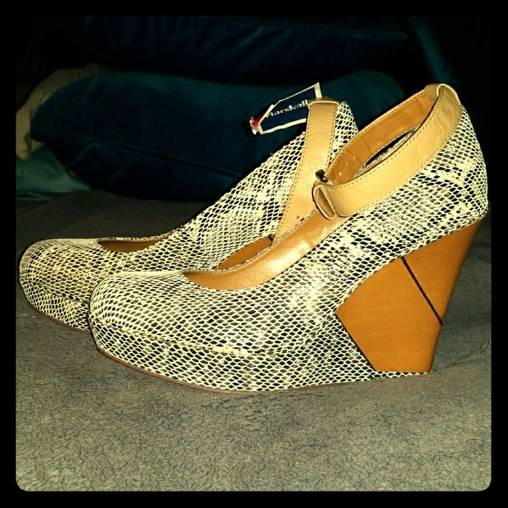 B. Makowsky Snakeskin Wooden Wedges New!