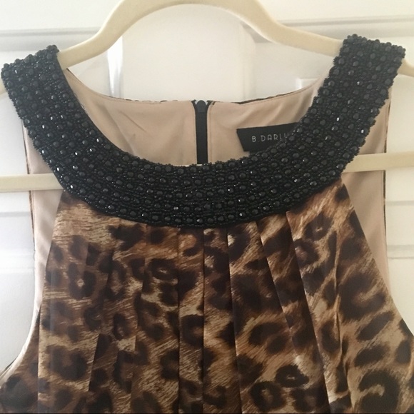 Cheetah print dress with embellished collar - Picture 4 of 6